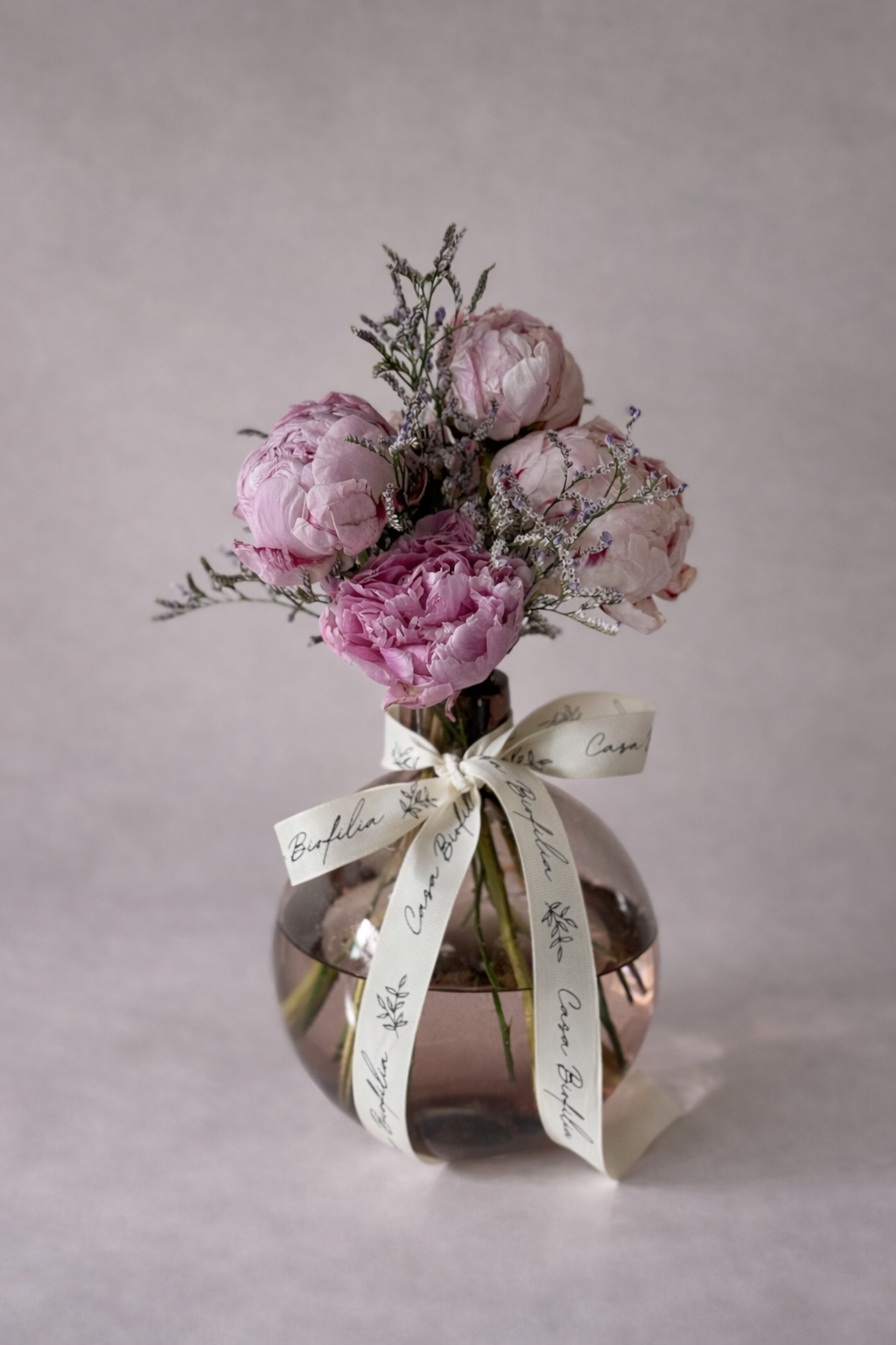 Peonias en florero para regalar