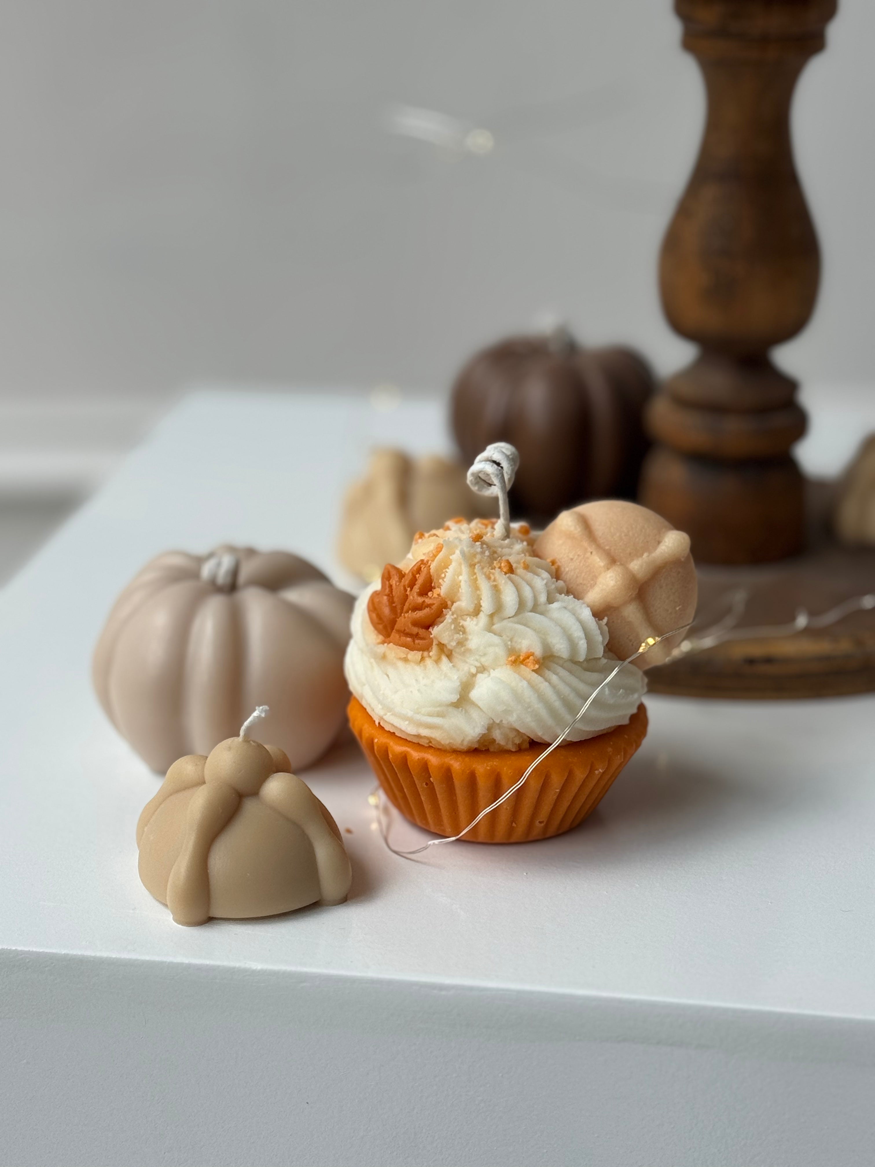 Vela cupcake