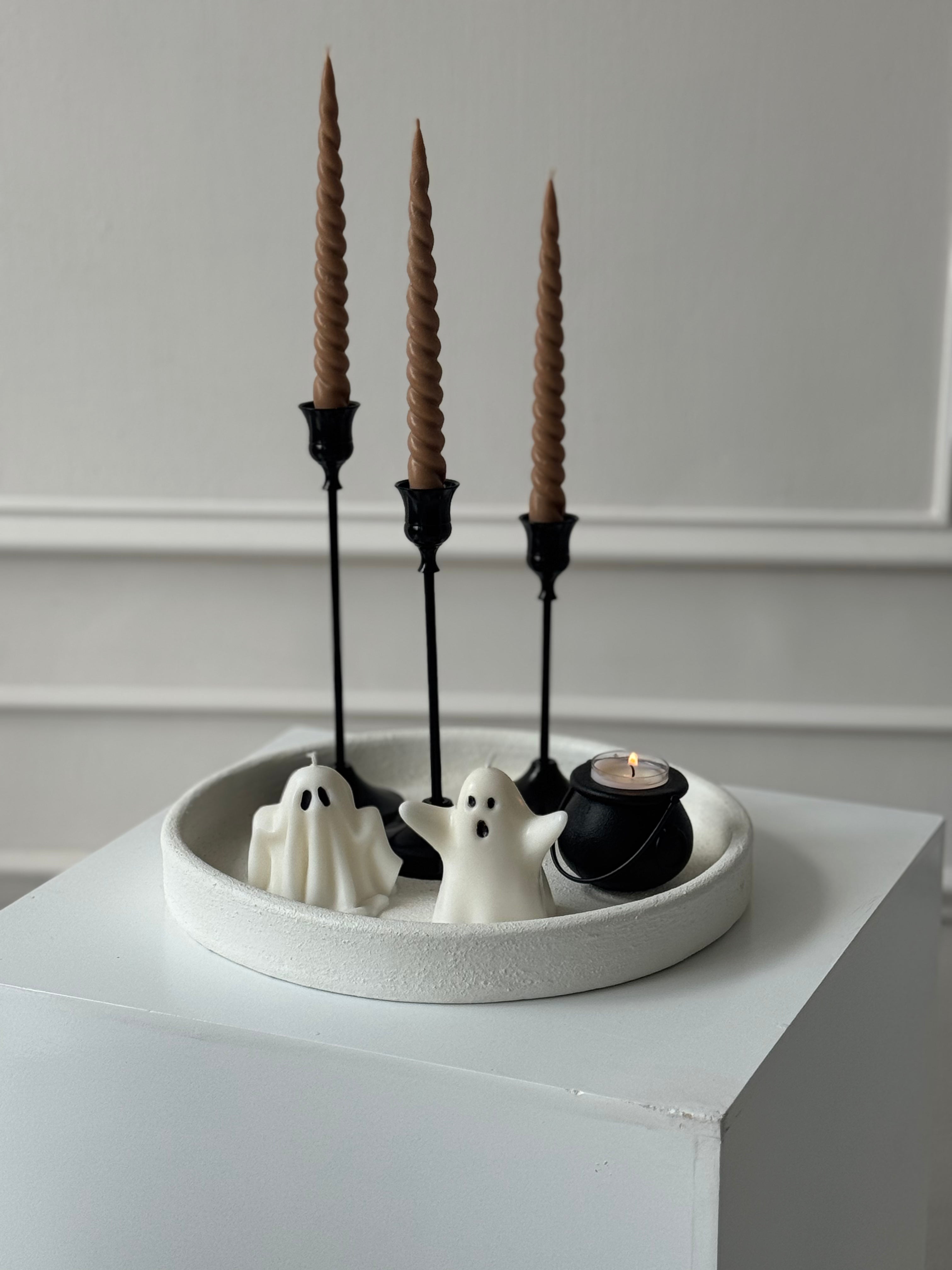 Set de candelabros negros con vela espiral