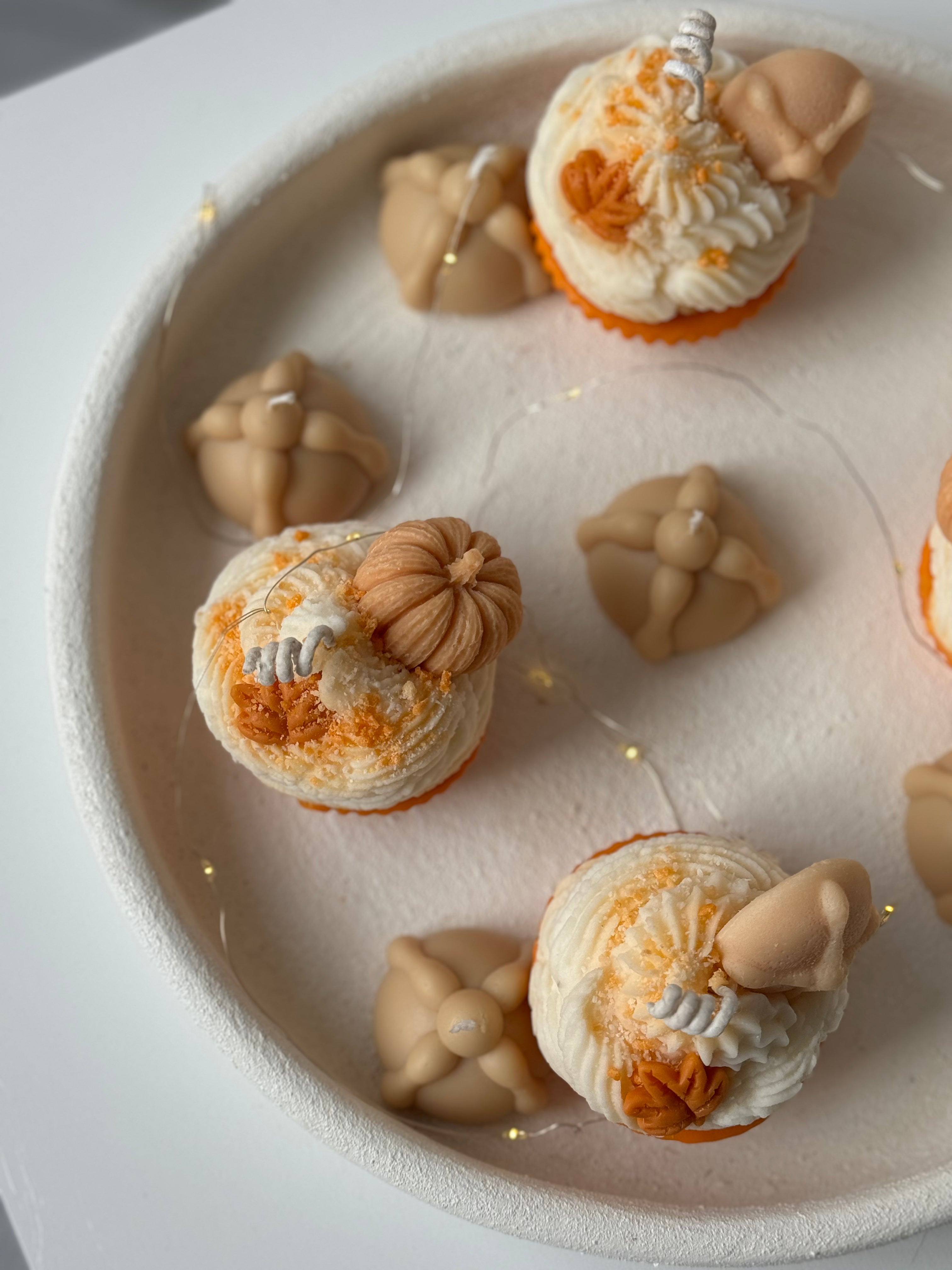 Vela cupcake