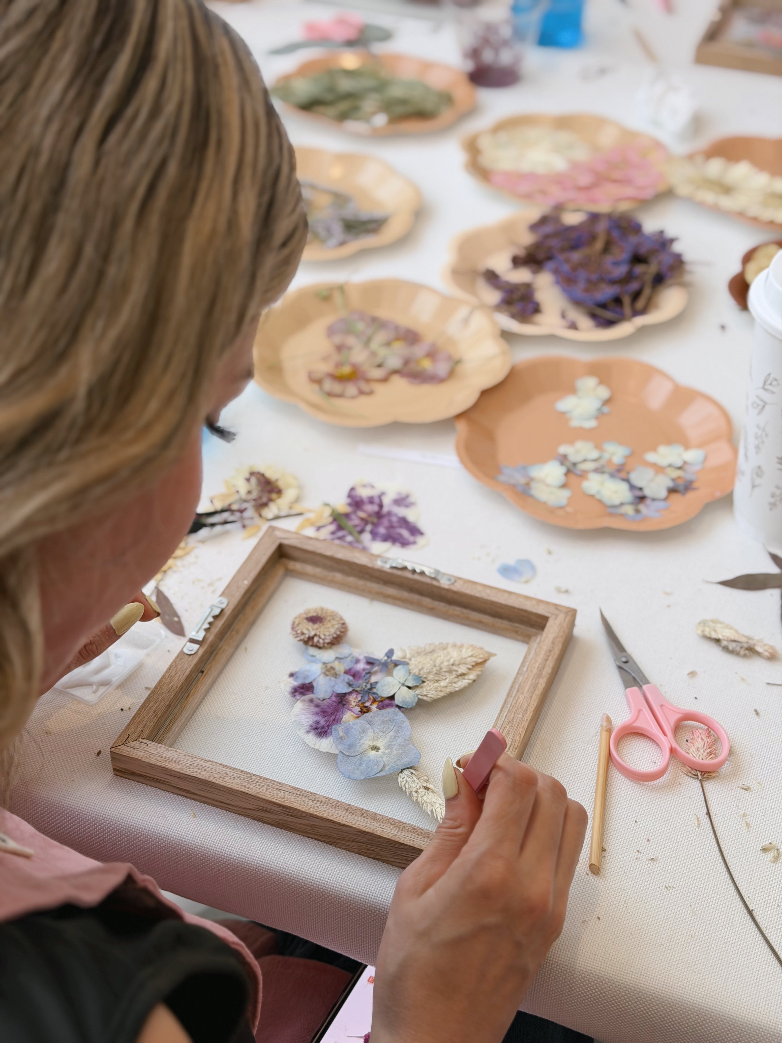 Creando con flores: EXPERIENCIA BOTÁNICA PARA NIÑAS