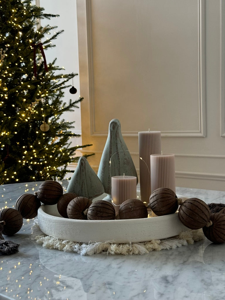 Figuras de vírgenes en barro verde estilo minimalista, set de dos piezas perfectas para altares y decoración religiosa moderna.
